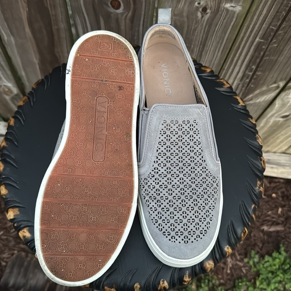 Vionic ‘Kimmie’ perforated sneaker, size 11 - Picture 7 of 8
